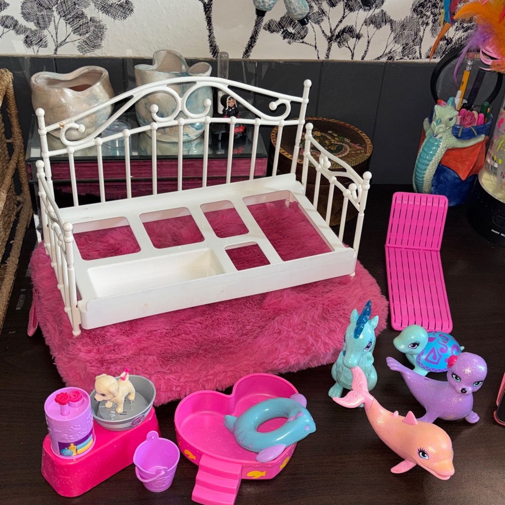 BARBIE accessories. Includes dog washing station with the puppy and the bucket,